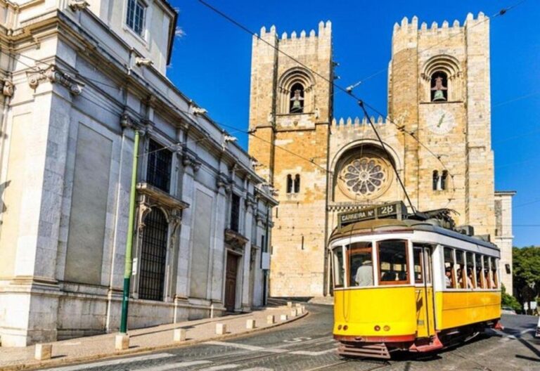 Lisbon: Private Full Day Sightseeing Tour by Tuk-Tuk.