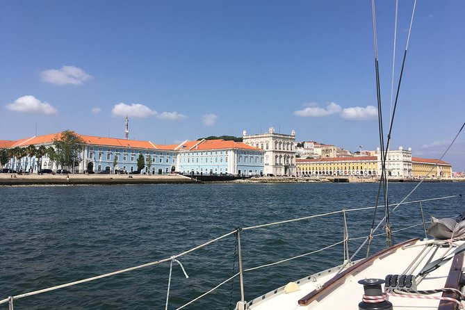 Lisbon Private Half-Day Cruise With Local Lunch