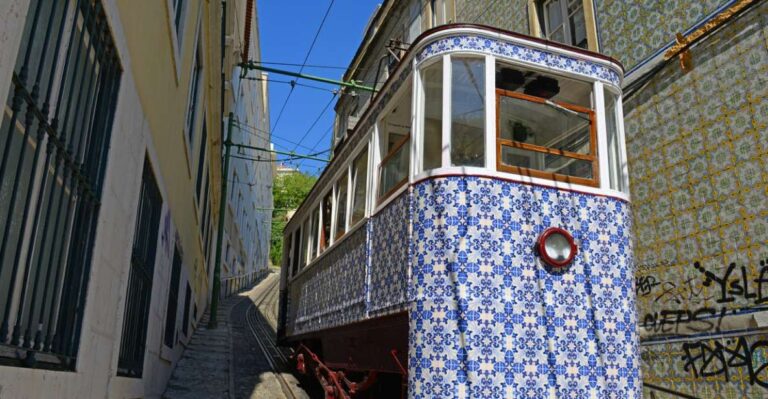 Lisbon: Private Kid-Friendly City Tour With São Jorge Castle