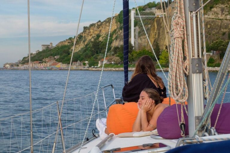 Lisbon: Private Sunset Sailing Tour With Drinks