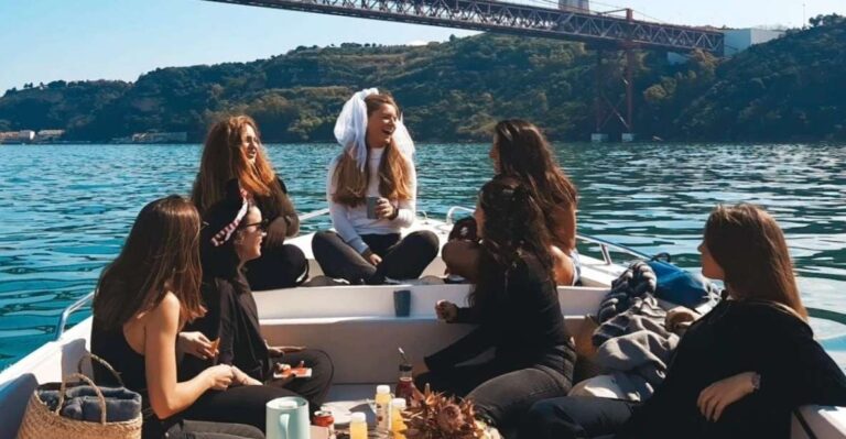 Lisbon: Sunset Boat Tour With Snacks & Drinks
