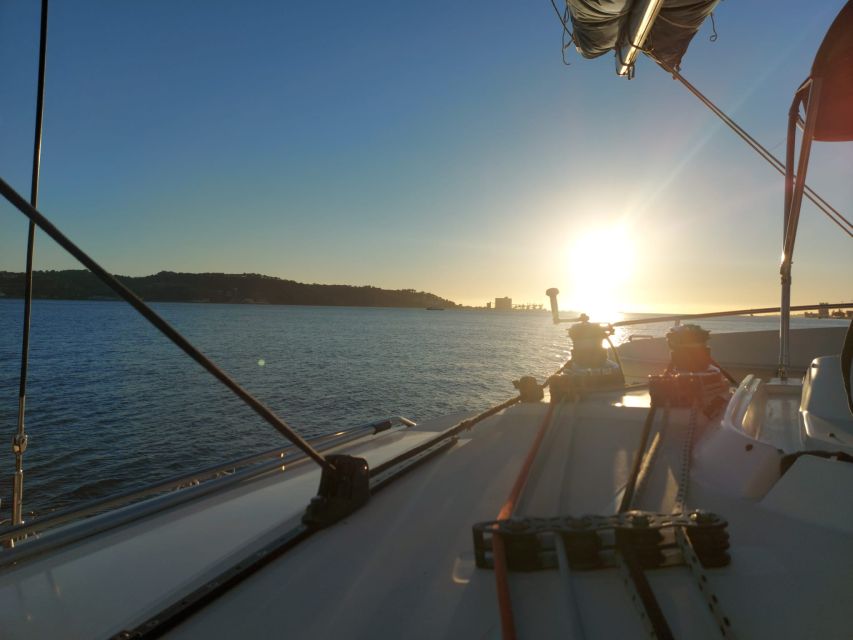 Lisbon: Sunset Catamaran Cruise With Welcome Drink - Traveler Experiences