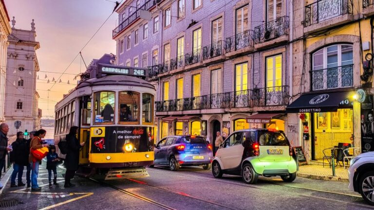 Lisbon Tour Oldtown & Viewpoints on a Tuktuk!