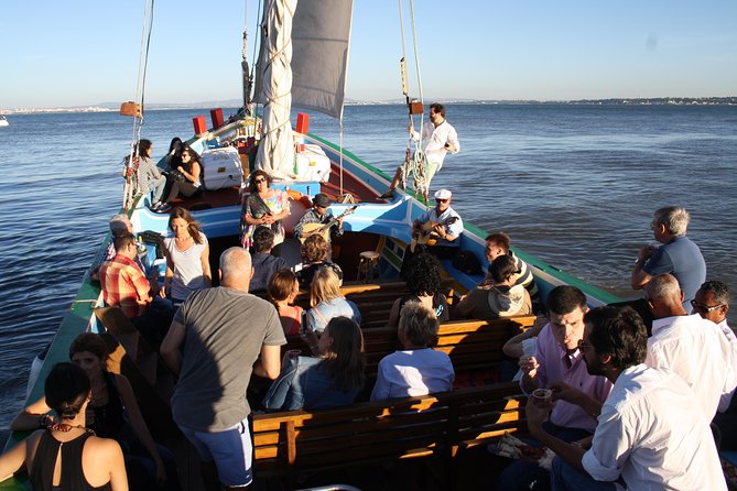 Lisbon Traditional Boats – Guided Sightseeing Cruise