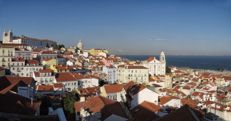 Lisbon: Vintage Vehicle Replica Private Tour