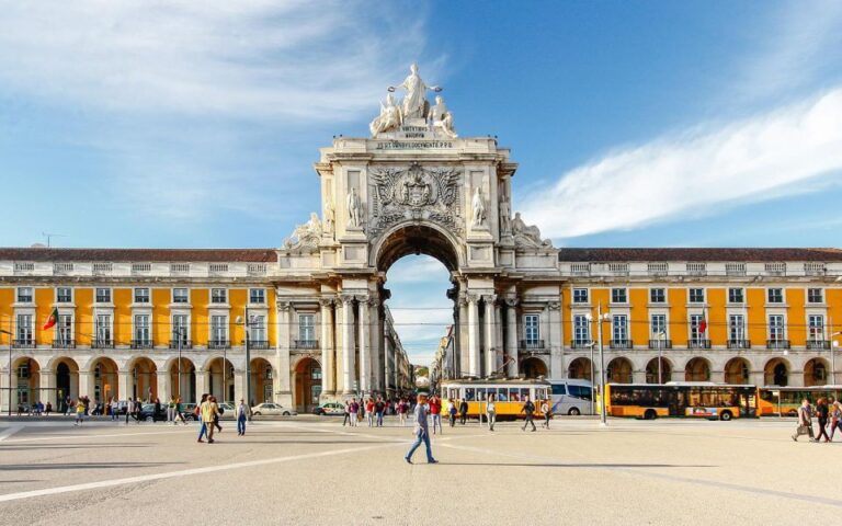Lisbon: Walking Tour Discovering Rossio, Chiado and Alfama