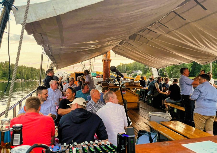 Live Music Sing-Along Cruise With Picnic Basket