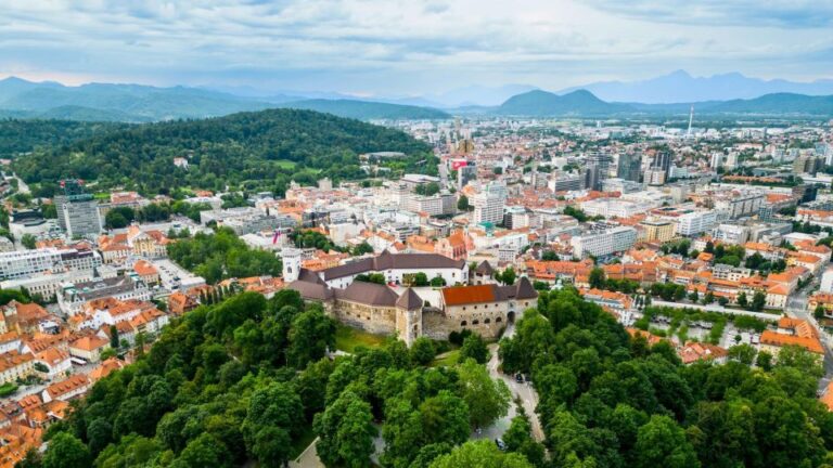 Ljubljana: Express Walk With a Local in 60 Minutes