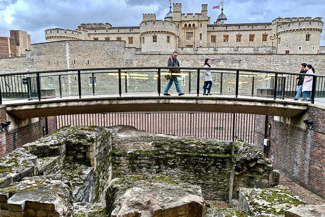 Londiniums Footprint: Explore Londons Roman Wall on a Self-Guided Audio Tour