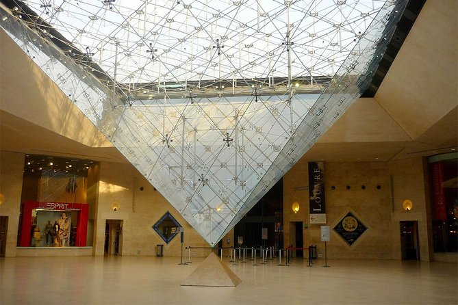 Louvre Museum Highlights: 2H Private Guided Tour