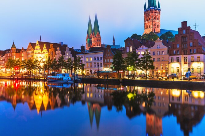 Lübeck Scavenger Hunt and Best Landmarks Self-Guided Tour