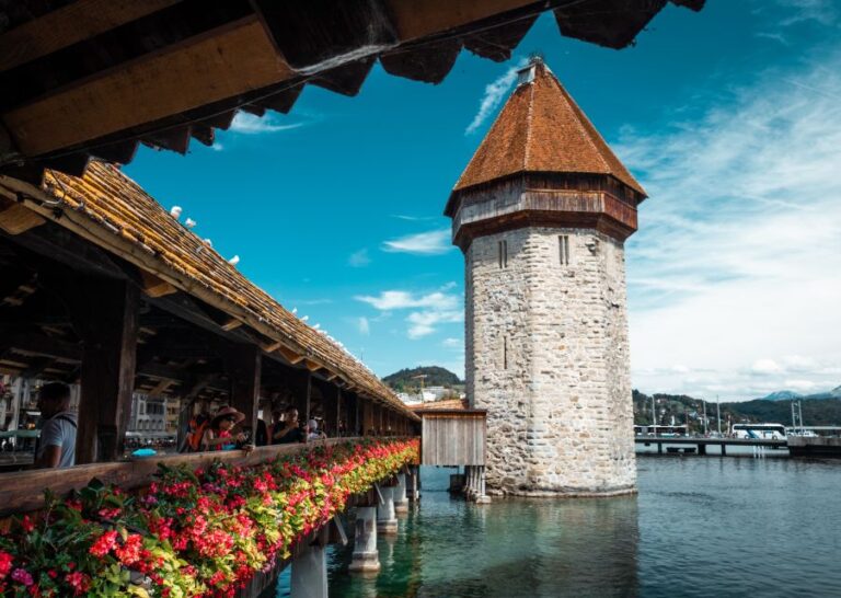 Lucerne: Express Walk With a Local in 60 Minutes