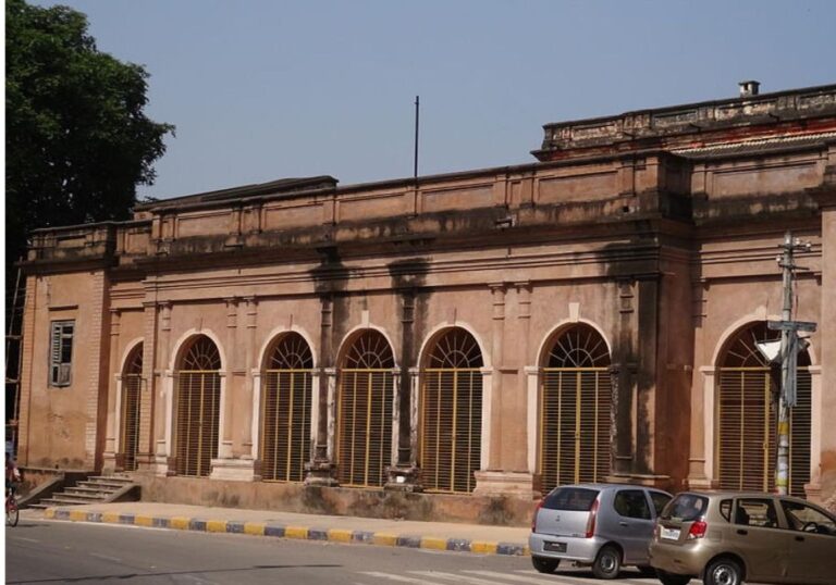 Lucknow Scavenger Hunt and Sights Self-Guided Tour