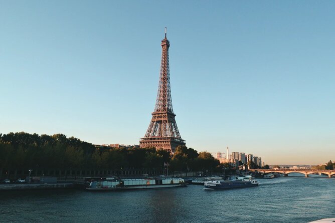 Lunch at Eiffel With Hotel Pick up Photoshoot and Seine Cruise