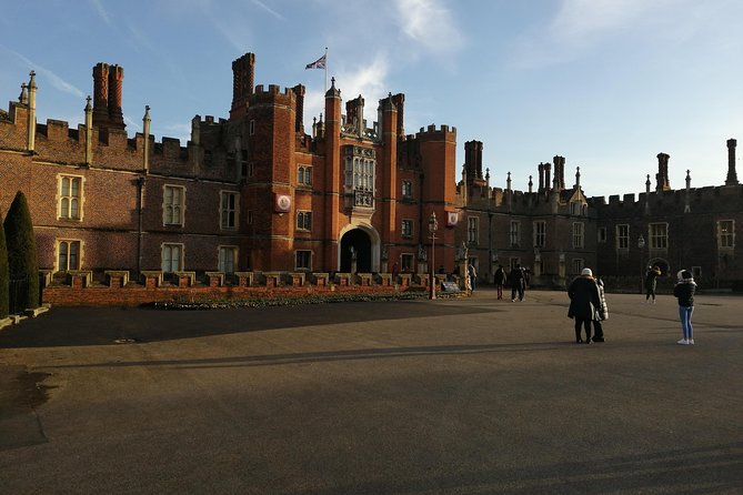 Luxury Private Day Hire London-London Stopover at Windsor & Hampton Court Palace