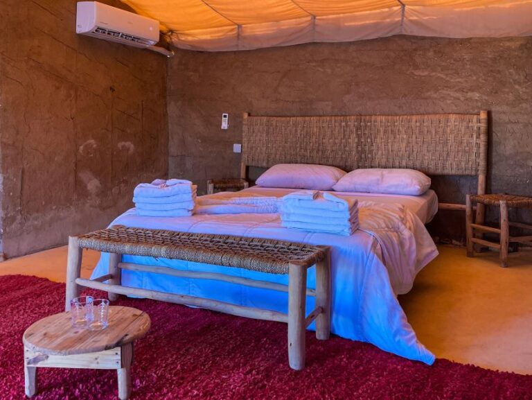 Marrakech: Agafay Desert Retreat, Tent, Dinner, Show & Pool