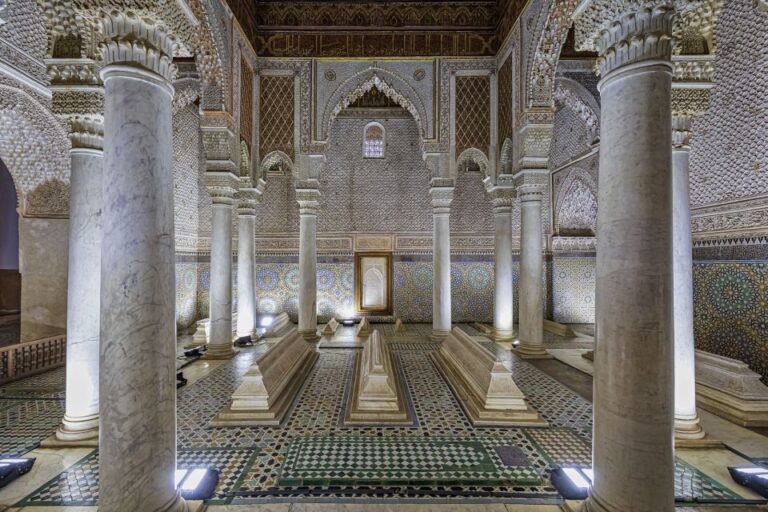 Marrakech: Bahia & Badi Palaces & Saadian Tombs Guided Tour