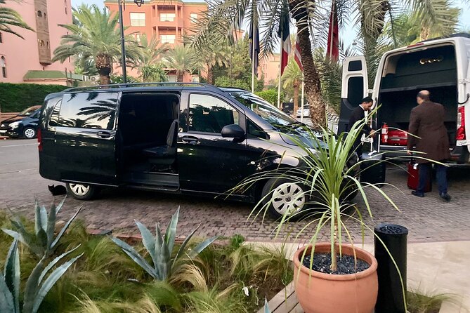 Marrakech Private Arrival Airport Transfer to Your City Center Hotel/Riad