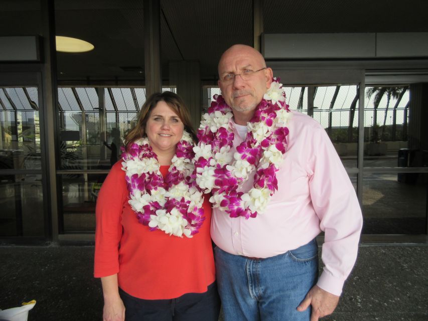 1 maui kahului airport ogg traditional lei greeting Maui: Kahului Airport (OGG) Traditional Lei Greeting