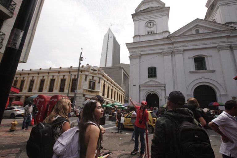 Medellin Downtown Walking Tour: Culture and History