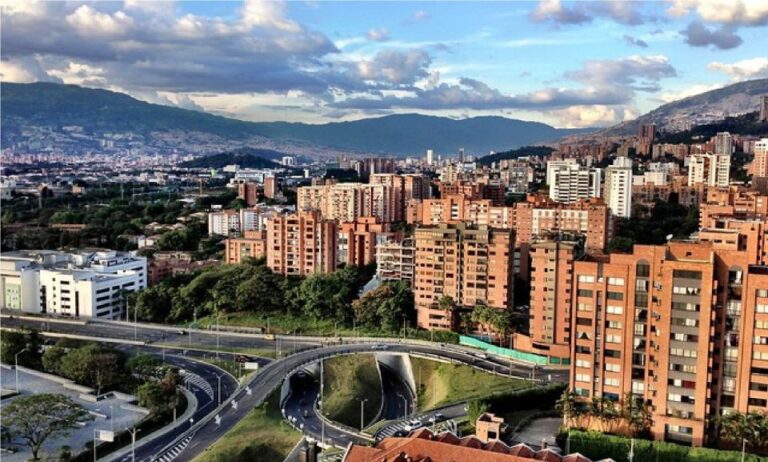 Medellín: Private City Helicopter Tour