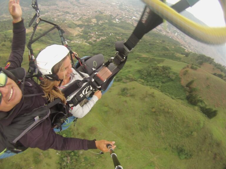 Medellín: Valley Paragliding Trip With Certified Pilots