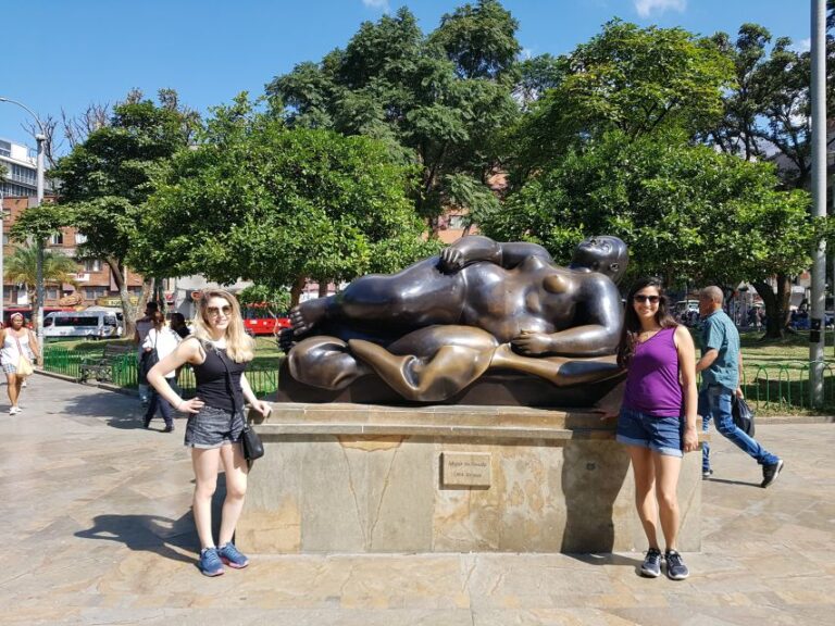 Medellín: Walking Tour With Cable Car and Botero Plaza