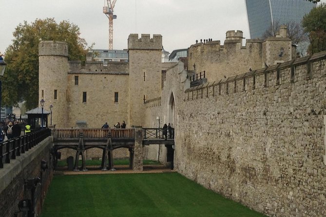 Medieval London: a Self-Guided Audio Tour From Monument to the Tower of London