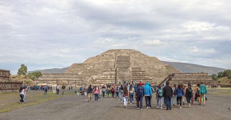 Mexico City: Private Tour Teotihuacan & Guadalupe Basilica