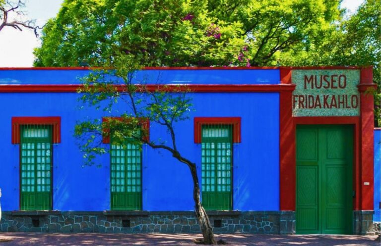 Mexico City: Skip-the-Line Ticket to The Frida Kahlo Museum