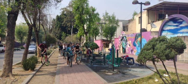 Mexico City: Street Art Bike Tour With Snack