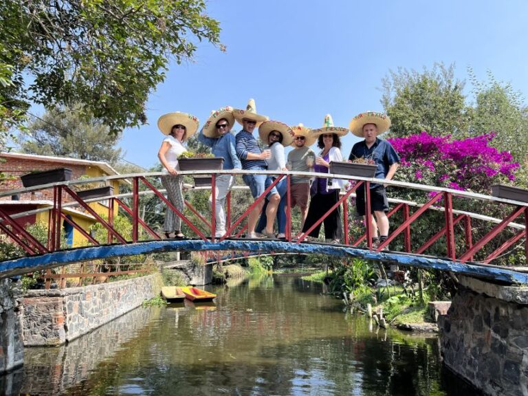 Mexico City: Xochimilco Boat Tour With Lunch and Drinks