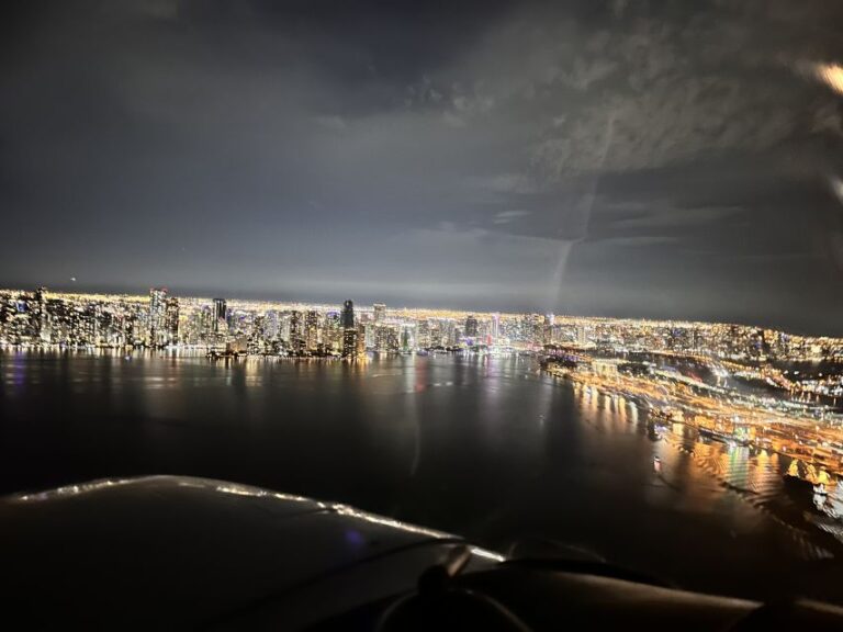 Miami: Romantic 1-Hour Private Flight Tour With Champagne