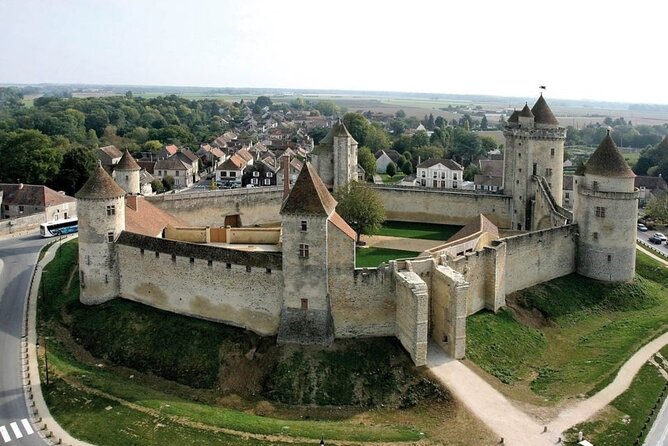 Middle Ages Day-Trip With 2 Castles Around Paris - Castle 1: Tour Experience