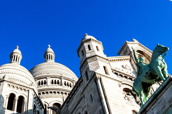 Montmartre Scavenger Hunt and Best Landmarks Self-Guided Tour