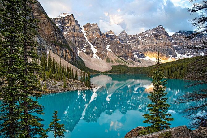 Moraine Lake and Lake Louise Tour From Calgary – Canmore – Banff