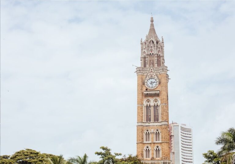 Mumbai: Scavenger Hunt and Sights Self-Guided Tour