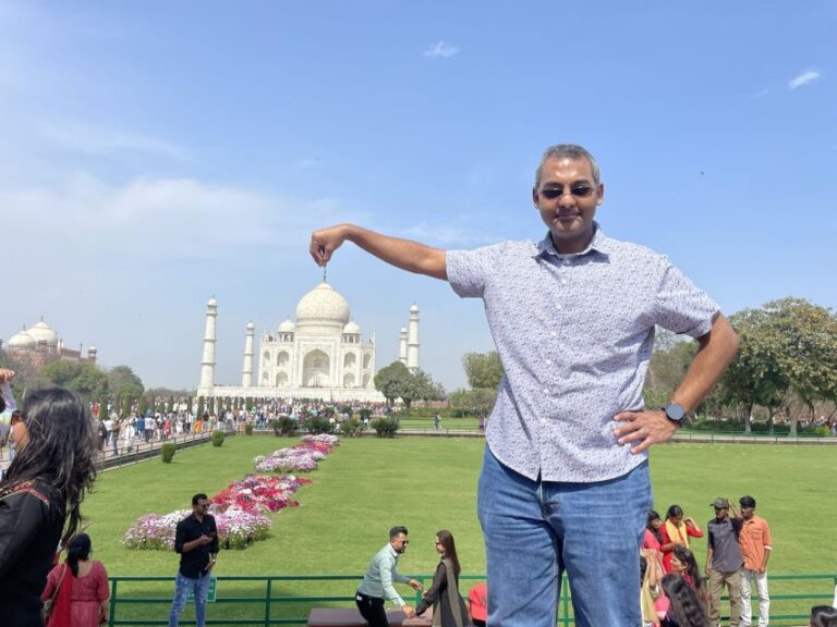 New Delhi:Private Sunrise Day Trip to Taj Mahal With Entrane