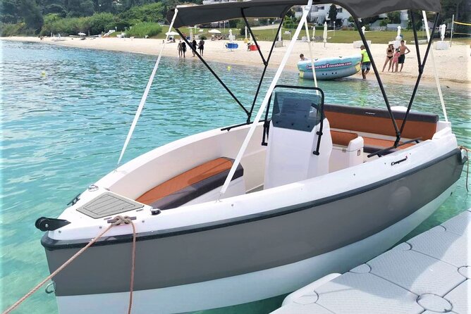 New Modern License Free Boat Rental in Paros
