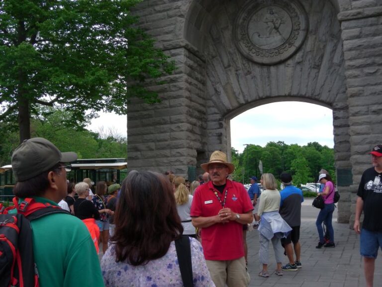 Niagara, USA: Falls Tour & Maid of the Mist With Transport