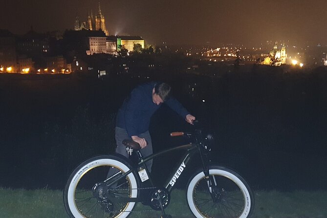 Night Tour in Prague on Retro E-Bike – Live Guided