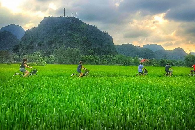 Ninh Binh Tour: Deluxe & Small Group Tam Coc Hoa Lu – Boat, Biking, Buffet Lunch