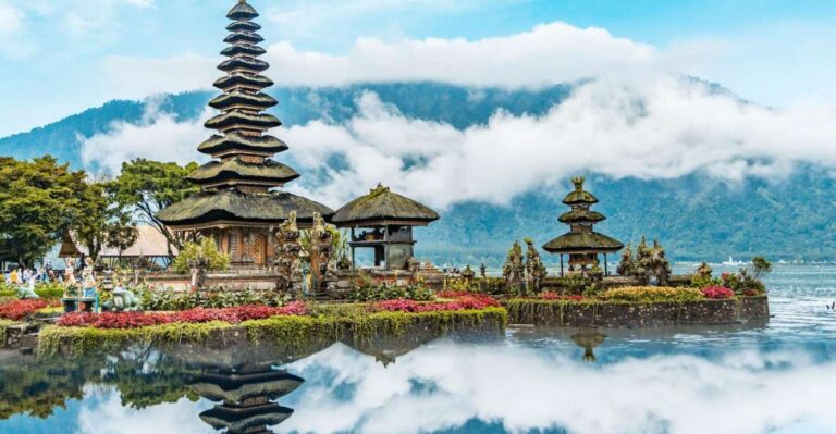 North Bali: All Inclusive Ulun Danu Temple / Banyumala