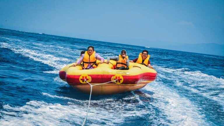 Nusa Penida: Banana Boat in The Ocean Experience