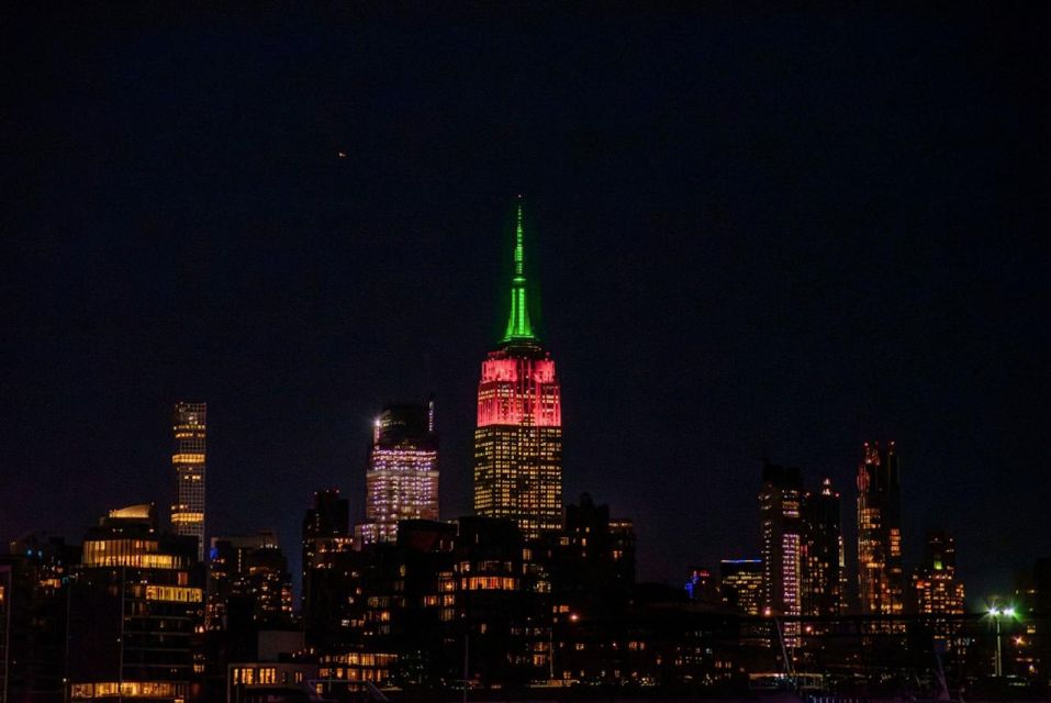 1 nyc night holiday lights and cocoa cruise NYC: Night Holiday Lights and Cocoa Cruise