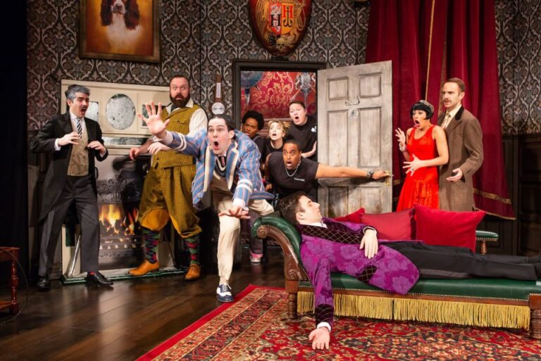 NYC: The Play That Goes Wrong Ticket at New World Stages