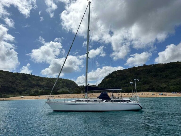 Oahu: Sunset Sailing in Small Intimate Groups