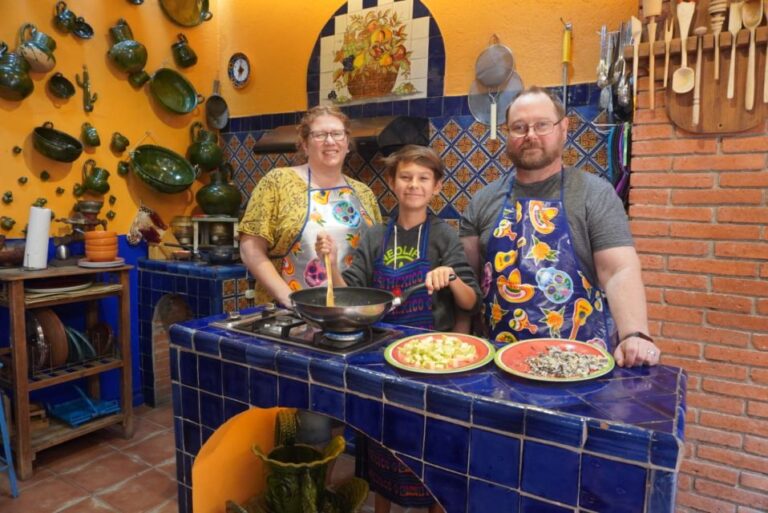 Oaxaca: Traditional Oaxacan Cooking Class With Market Visit