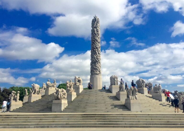 Oslo: Panoramic View and Sculpture Park Walk