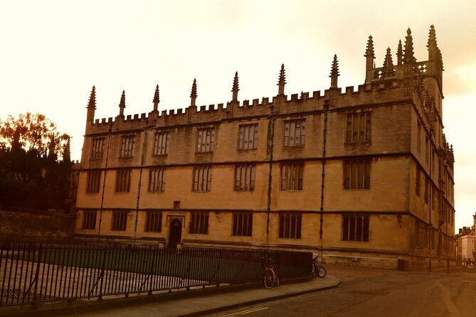 Oxford PRIVATE Pub and City Evening Walking Tour